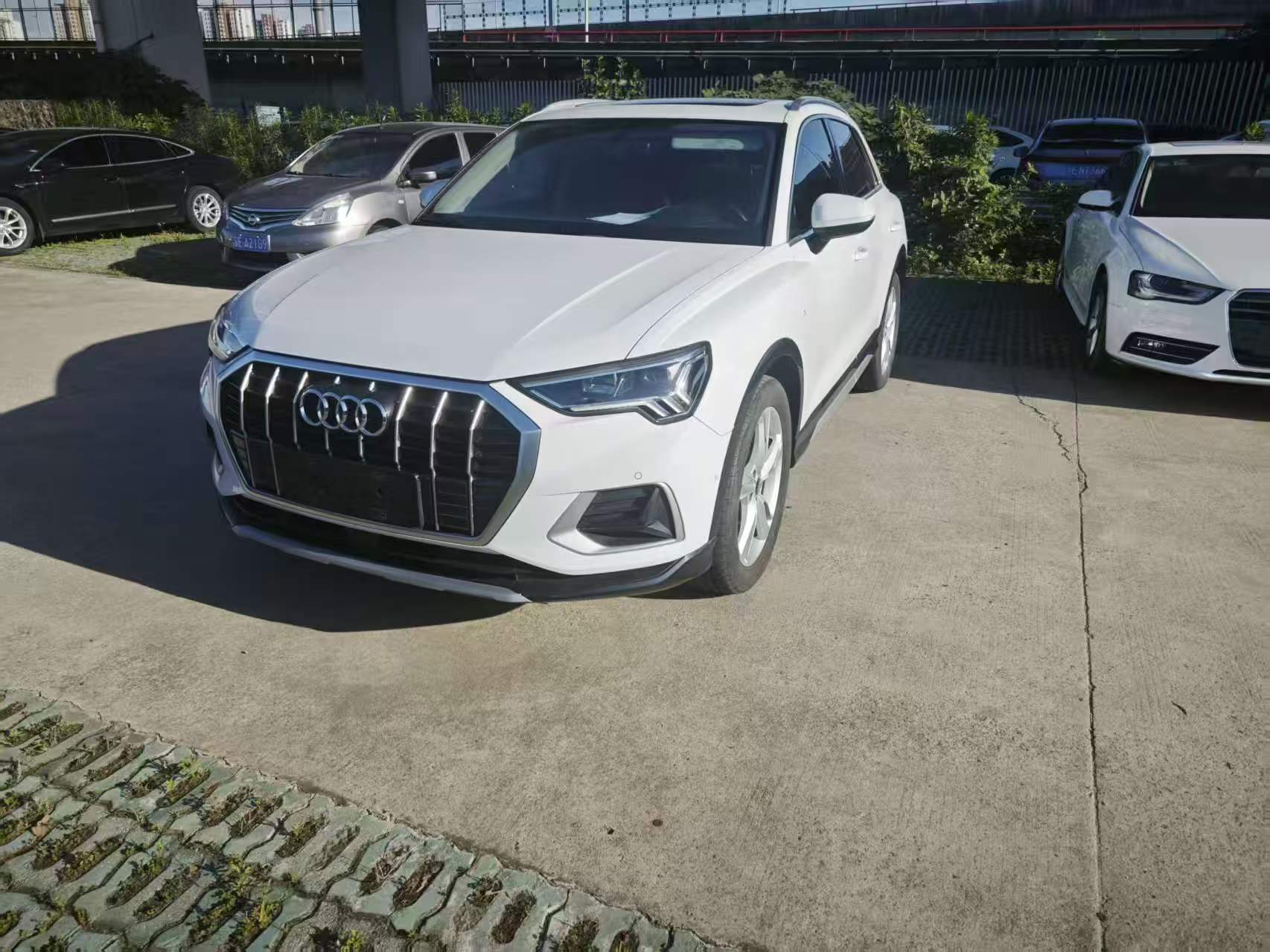 Audi Q3 2022 car image 