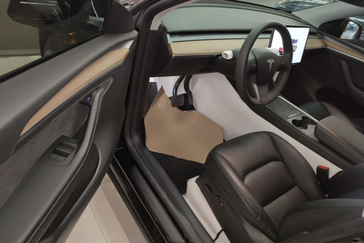 Tesla Model Y 2023 #16 Tesla Model Y 2023 car image #16