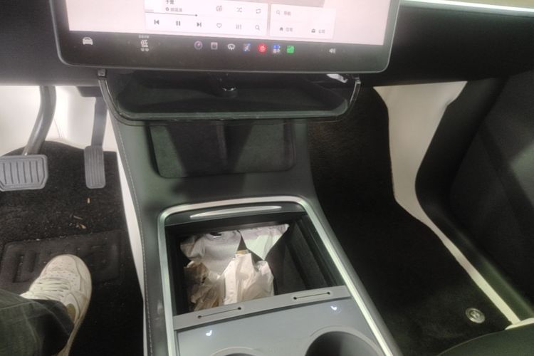 Tesla Model Y 2023 #14 Tesla Model Y 2023 car image #14