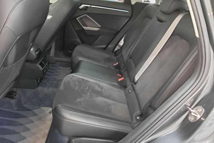 Audi Q3 2020 car image #13