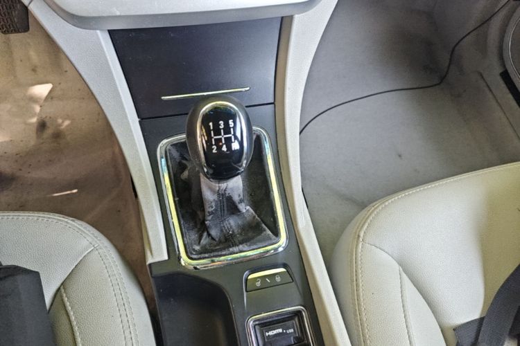 GEELY Emgrand 2015 #16 GEELY Emgrand 2015 car image #16