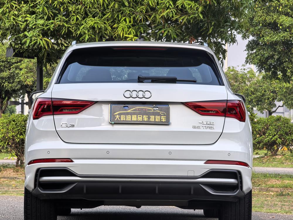 Audi Q3 2020 car image #4