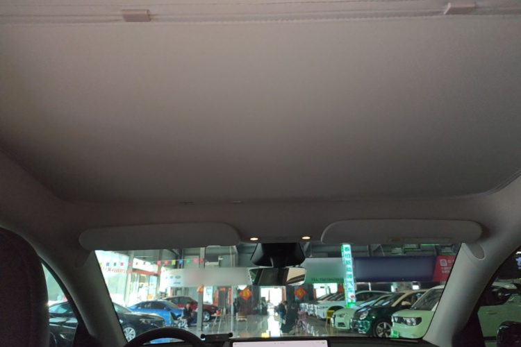 Tesla Model Y 2024 car image #18