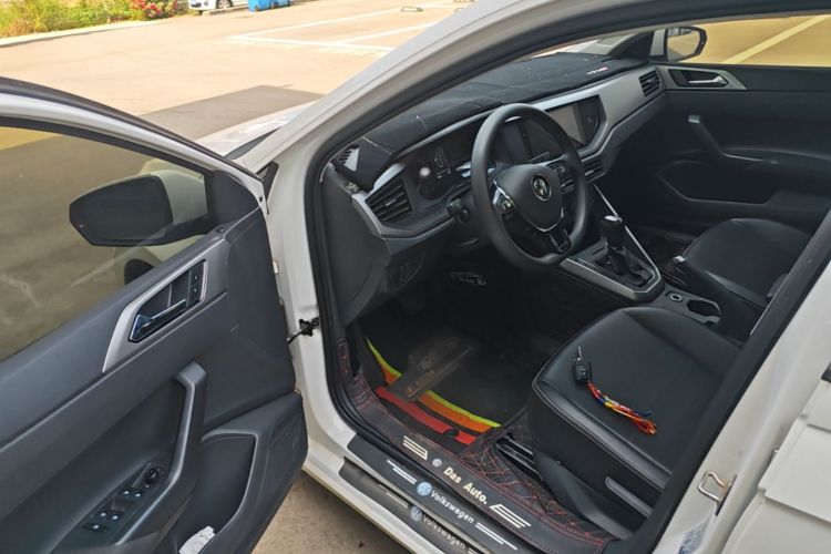 Volkswagen Polo 2020 car image #12