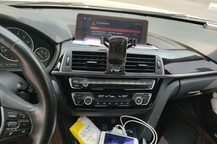 BMW 3 Series 2019 car image #15