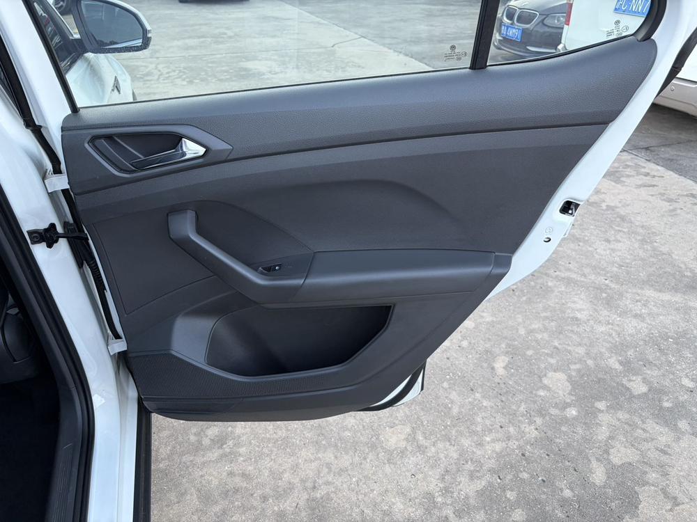 Volkswagen T-Cross 2021 car image #10