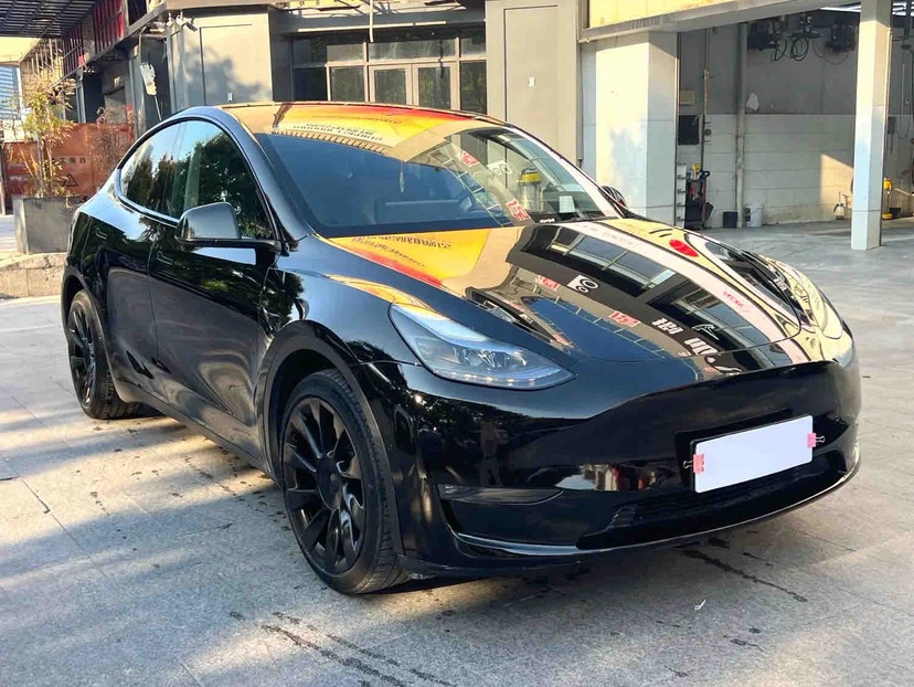 Tesla Model Y 2023 #4 Tesla Model Y 2023 صورة سيارة #4