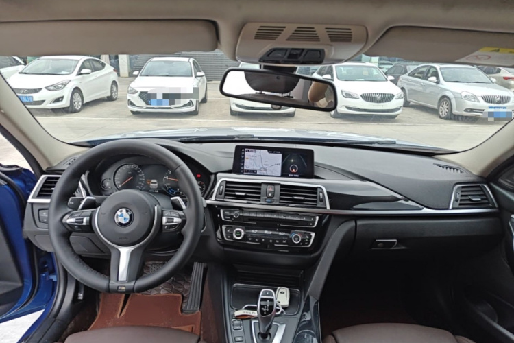 BMW 3 Series 2019 car image #10