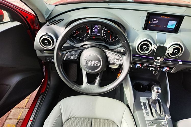 Audi A3 2018 car image #11