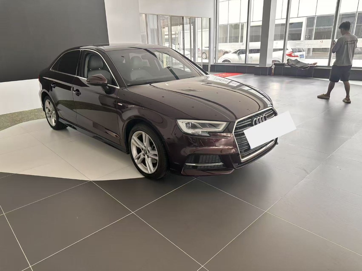 Audi A3 2019 car image #3