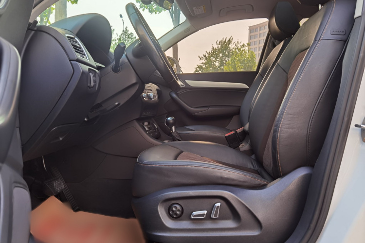 Audi Q3 2017 car image #12