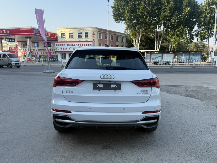 Audi Q3 2022 car image #8