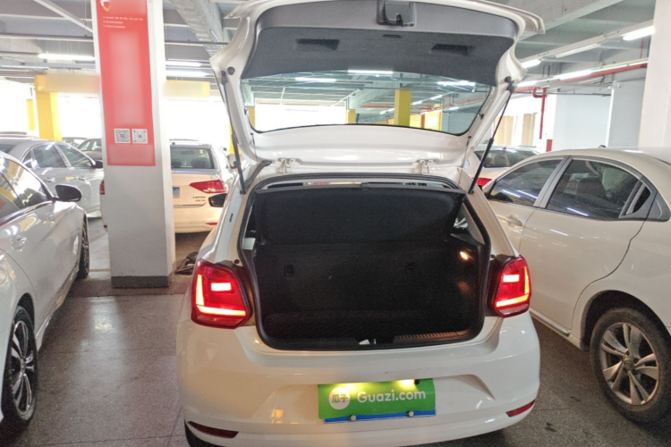 Volkswagen Polo 2019 car image #19