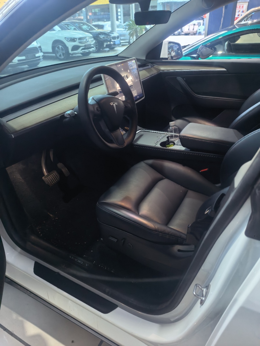 Tesla Model Y 2023 #3 Tesla Model Y 2023 car image #3