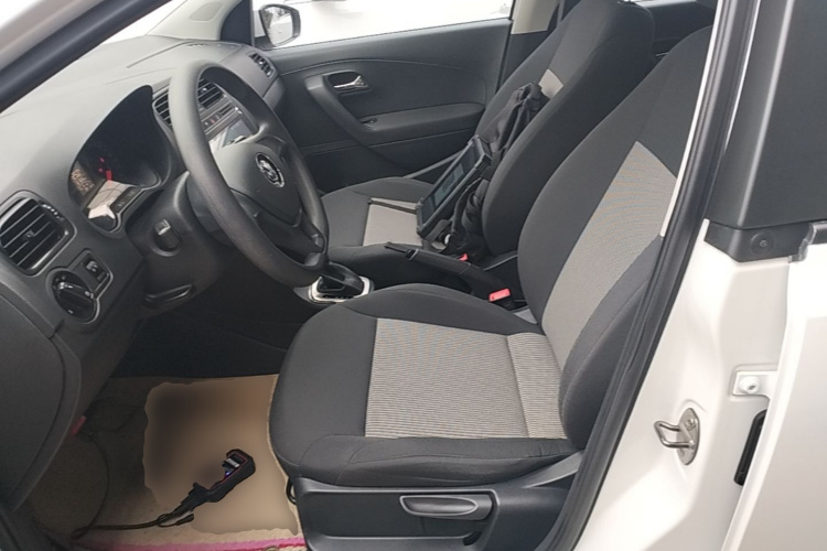 Volkswagen Polo 2018 car image #15