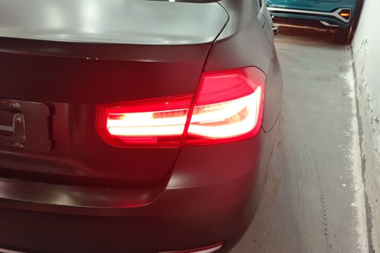 BMW 3 Series 2019 car image #8