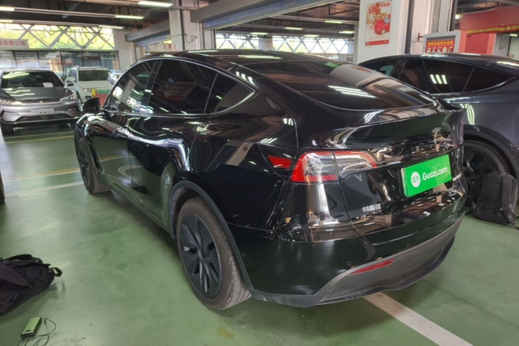 Tesla Model Y 2023 car image #5