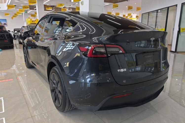 Tesla Model Y 2024 #5 Tesla Model Y 2024 immagine di auto #5