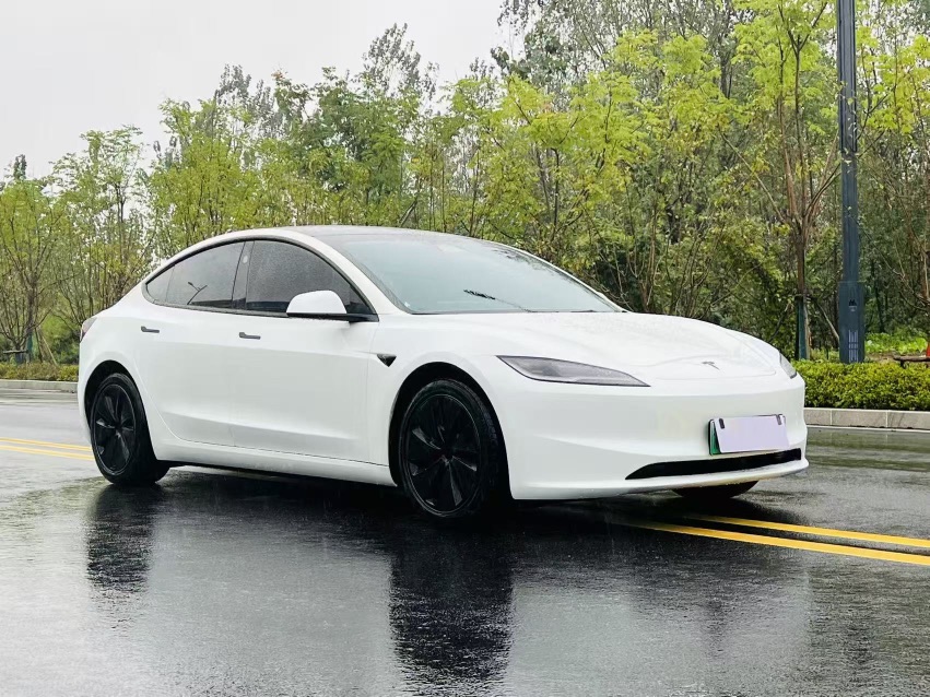 Tesla Model 3 2026 car image #3