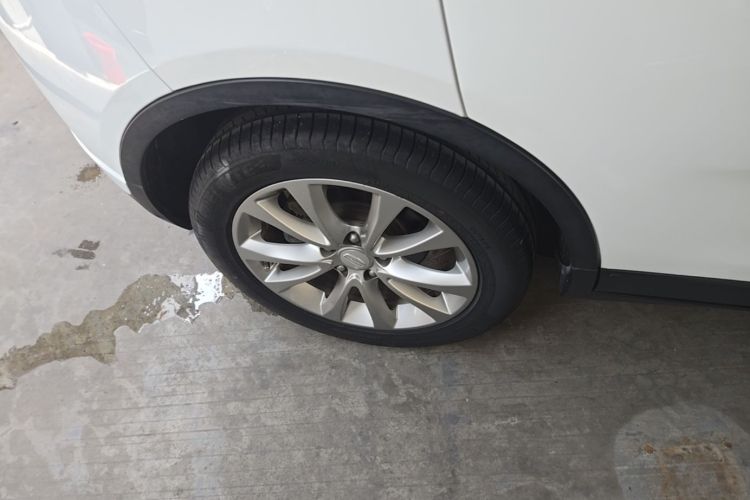 GEELY Emgrand GS 2016 car image #10