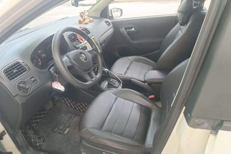 Volkswagen Polo 2017 car image #15