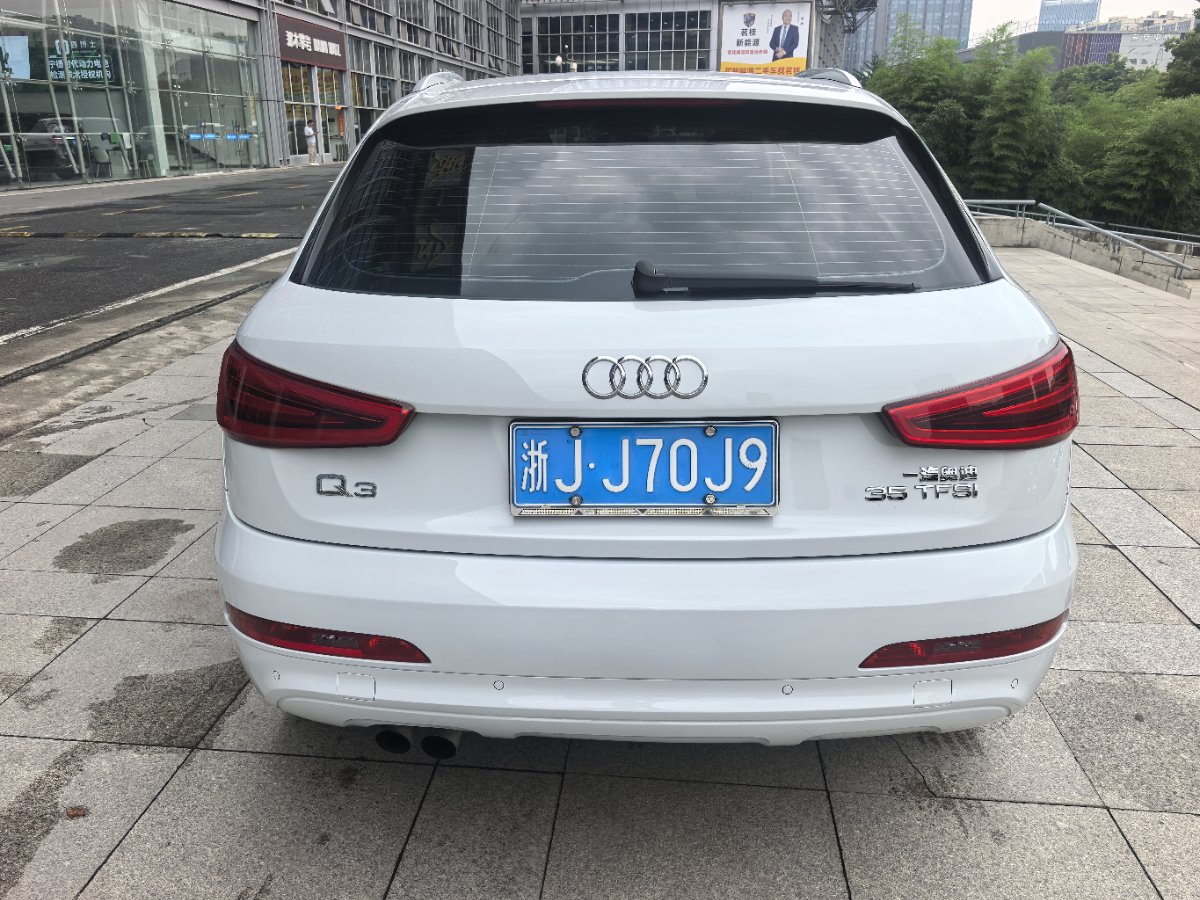 Audi Q3 2015 car image #11