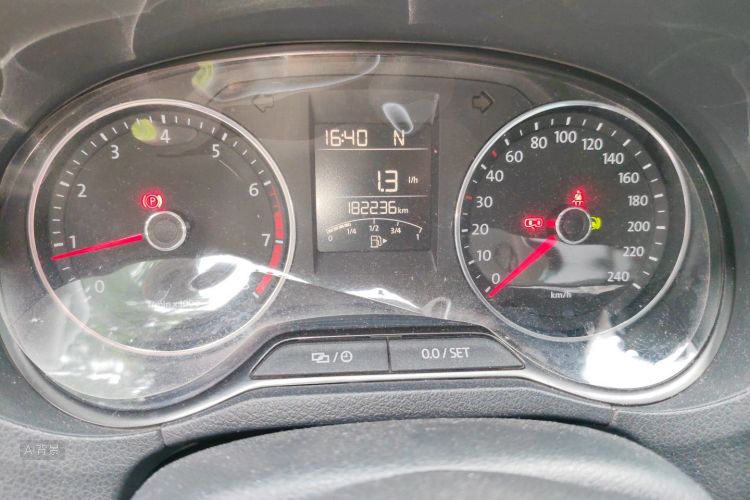 Volkswagen Polo 2015 #14 Volkswagen Polo 2015 car image #14