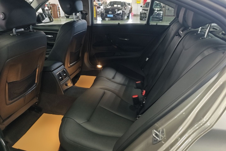 BMW 3 Series 2017 immagine di auto #17