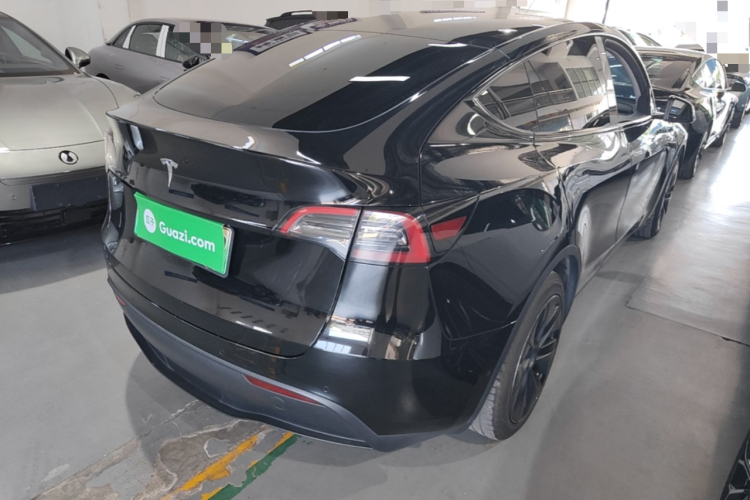 Tesla Model Y 2023 car image #7