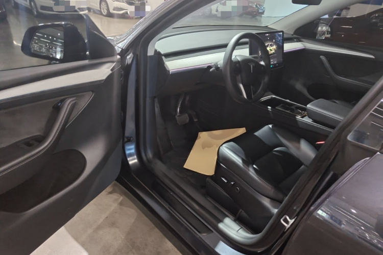 Tesla Model Y 2024 #16 Tesla Model Y 2024 car image #16