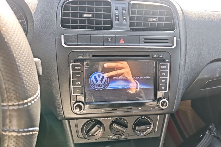 Volkswagen Polo 2017 car image #13