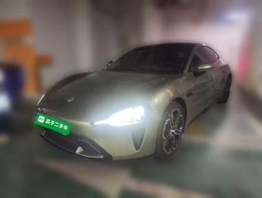 MI SU7 2025 immagine di auto 