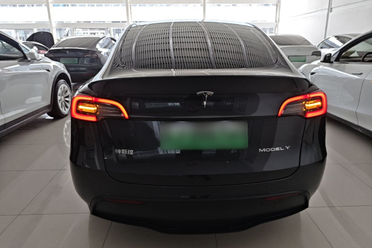 Tesla Model Y 2024 #6 Tesla Model Y 2024 immagine di auto #6