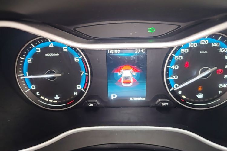 GEELY Emgrand 2018 car image #12