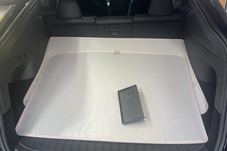 Tesla Model Y 2023 car image #11