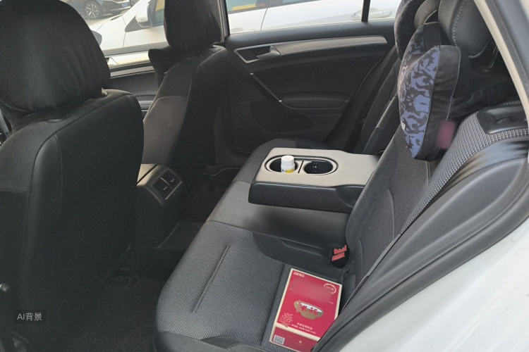 Volkswagen Golf 2018 car image #19