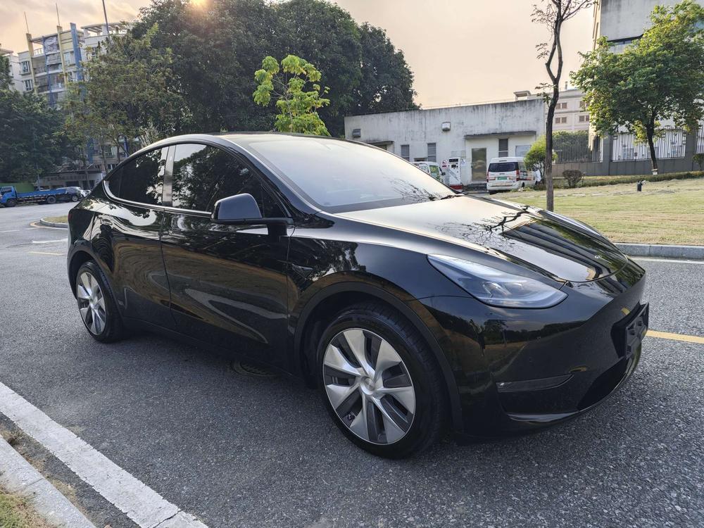 Tesla Model Y 2023 #3 Tesla Model Y 2023 car image #3