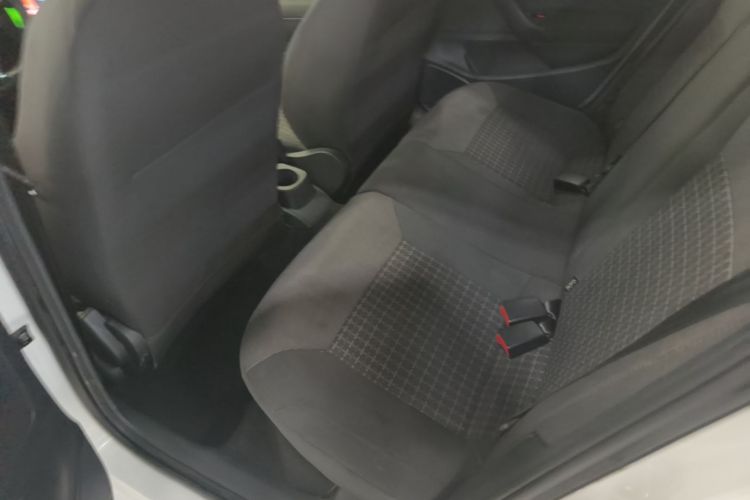 Volkswagen Polo 2017 car image #13