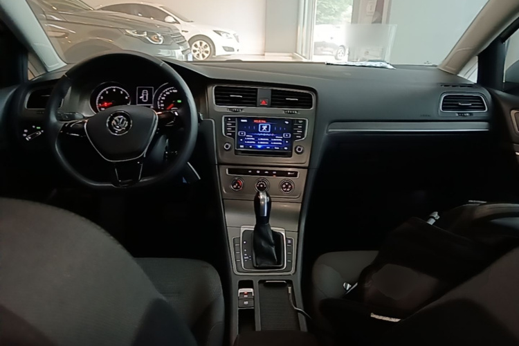Volkswagen Golf 2015 car image #11