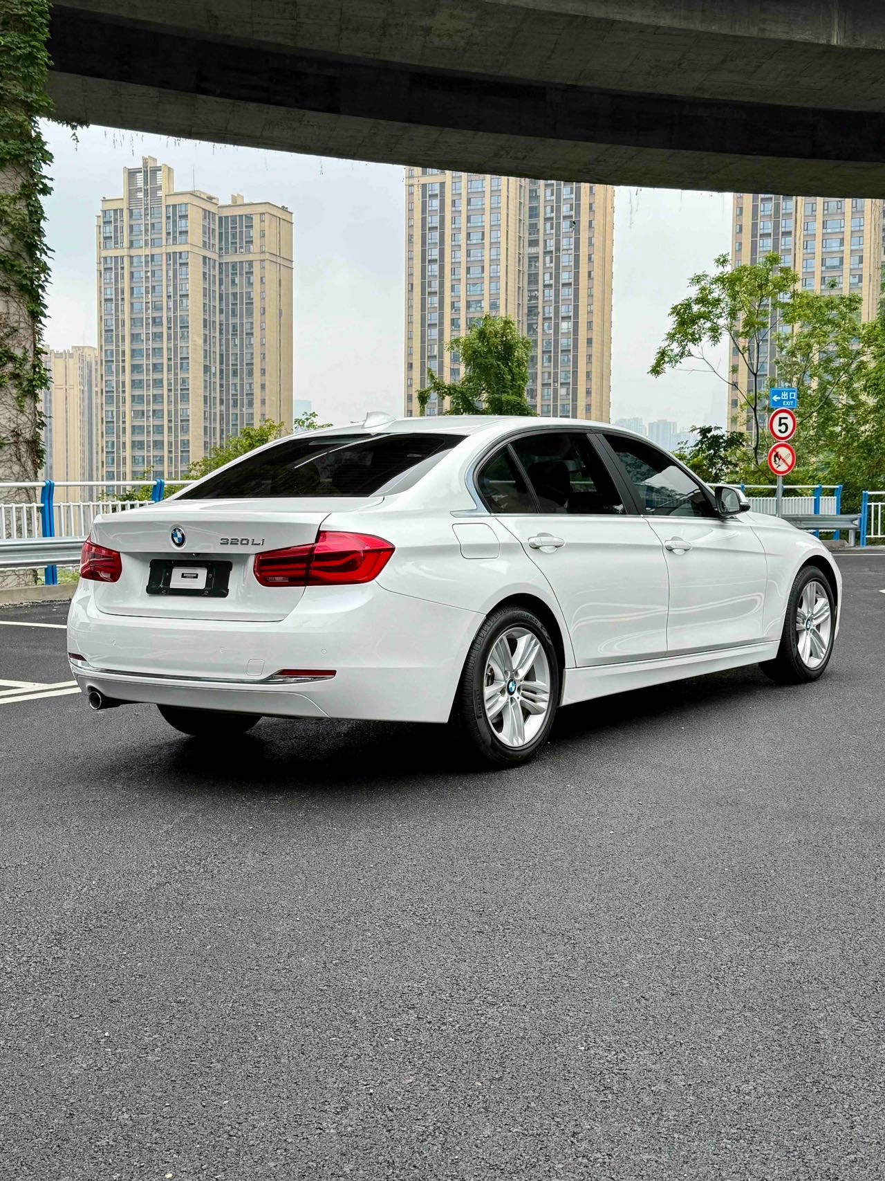 BMW 3 Series 2016 car image #9