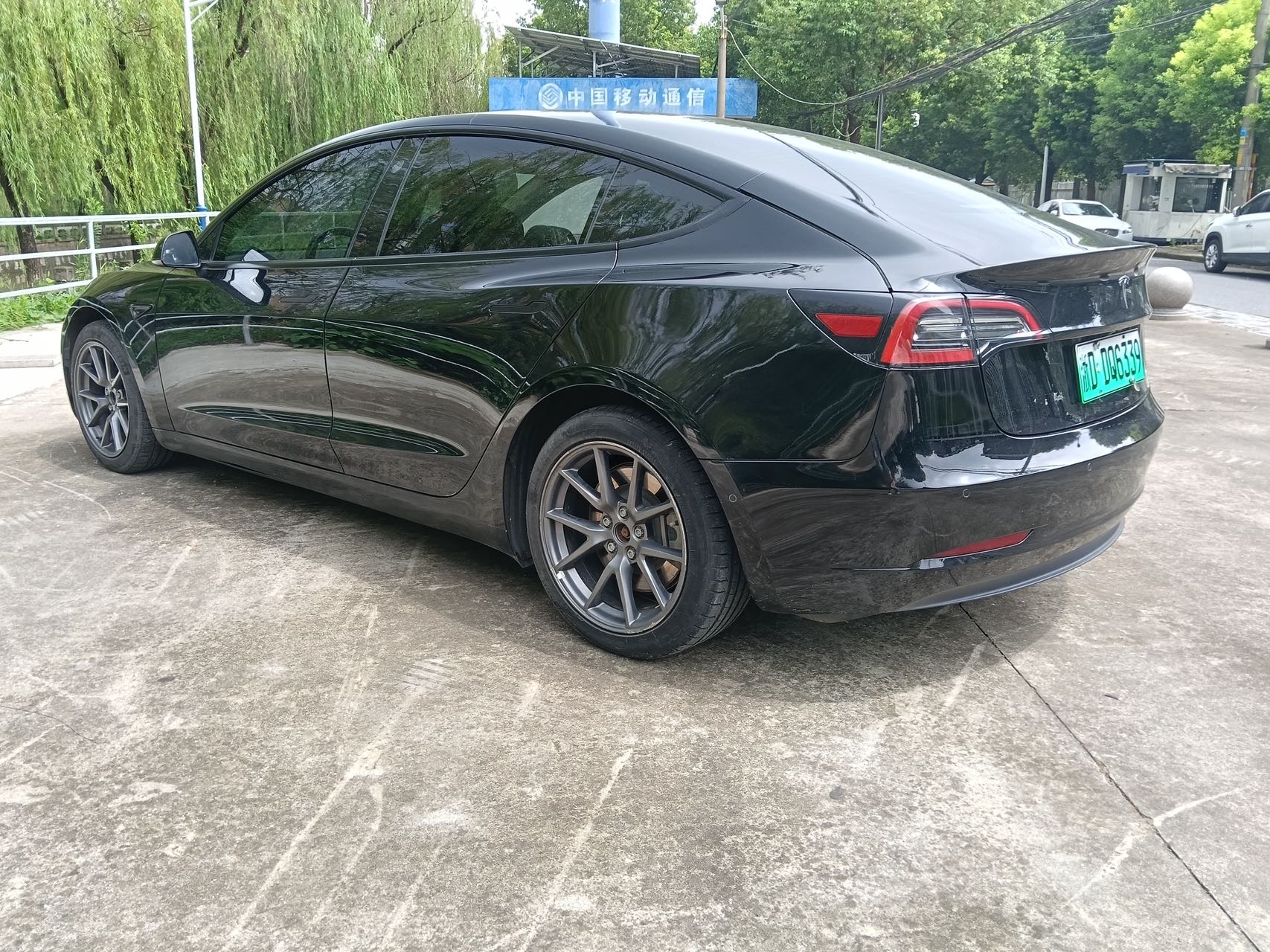 Tesla Model 3 2025 car image #2