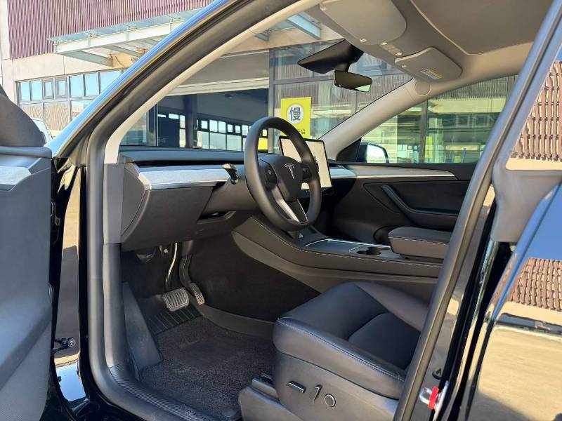 Tesla Model Y 2024 car image #4