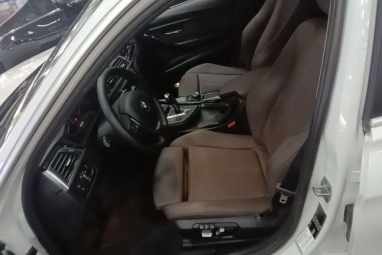 BMW 3 Series 2018 #15 BMW 3 Series 2018 car image #15
