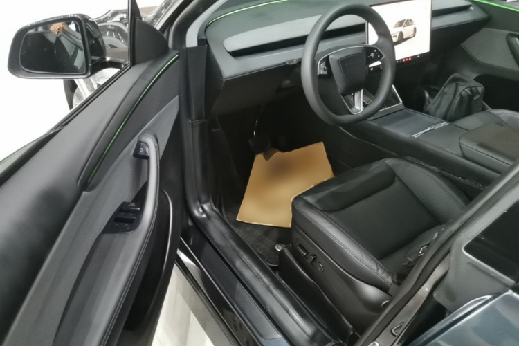 Tesla Model Y 2025 #16 Tesla Model Y 2025 car image #16