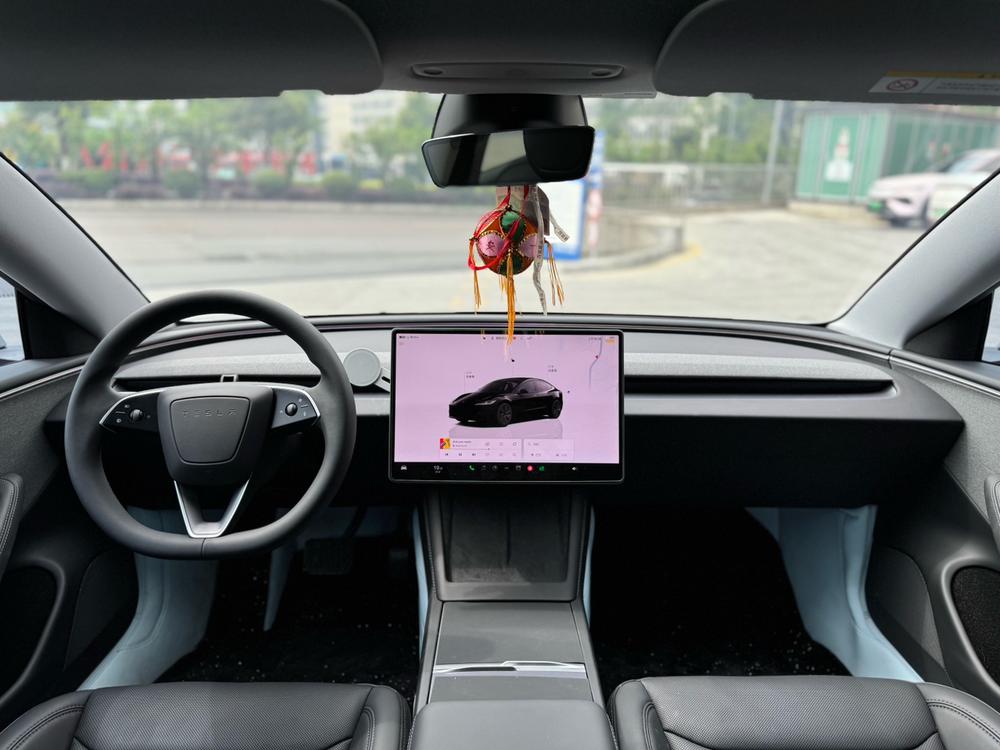 Tesla Model 3 2025 car image #9