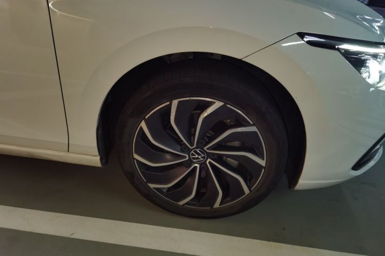 Volkswagen Golf 2022 car image #9