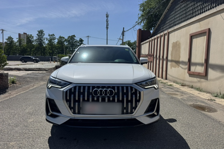 Audi Q3 2024 car image #3