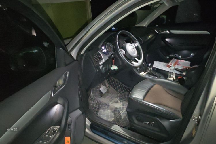 Audi Q3 2018 car image #18