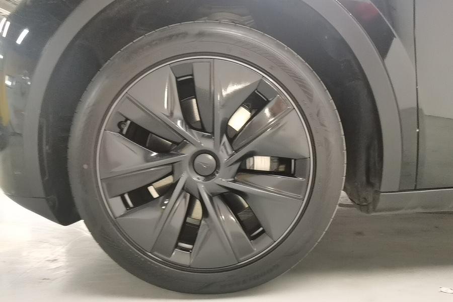 Tesla Model Y 2023 car image #7