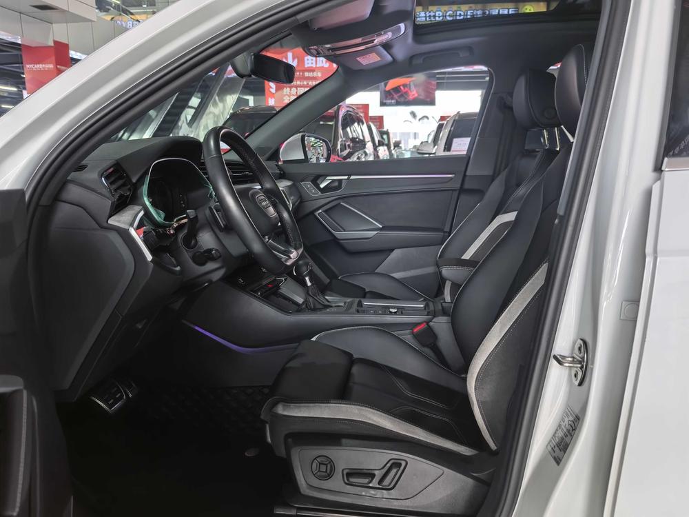 Audi Q3 2023 car image #17